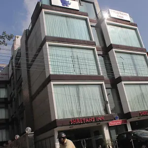 Hotel Shreyans ***