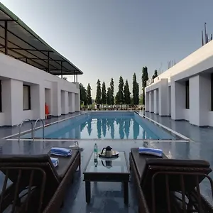 3* Resort Fateh Vilas &